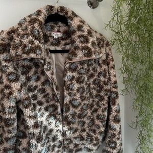 ANDREE BY UNIT Women's Textured Teddy Jacket in Brown and Gray